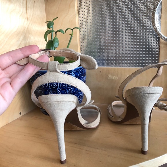 Bow heels 👠 - Picture 3 of 3